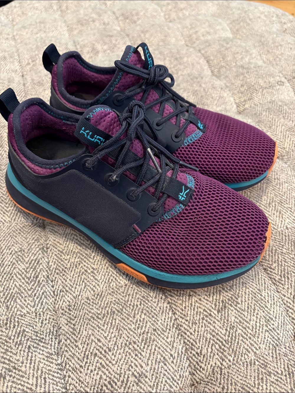 Kuru Atom sneakers size 7 W